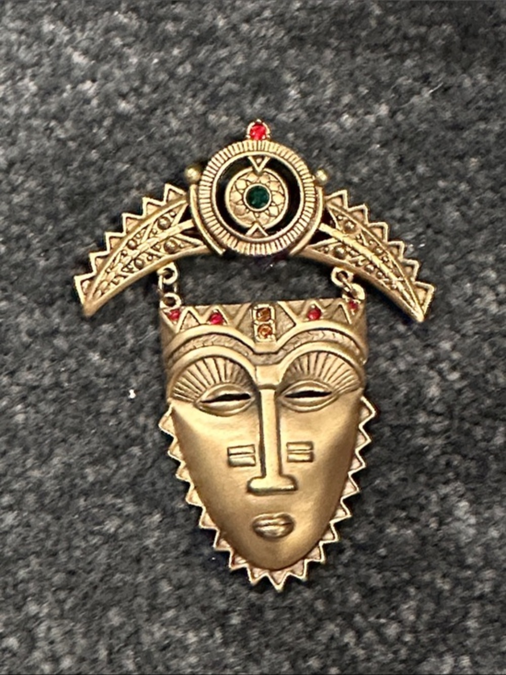 Avon Vintage Mask Pin Brooch Tribal Aztec Dangle Antiqued Brushed Gold 80s